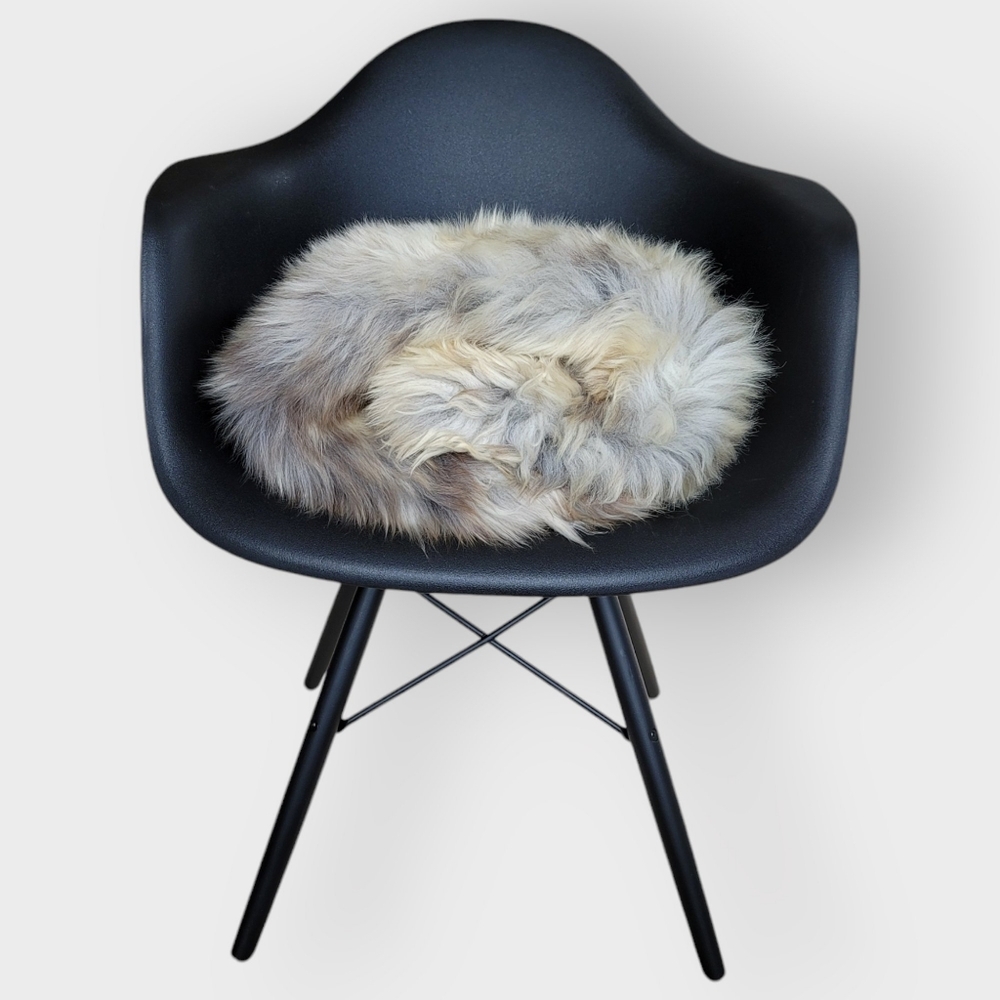 Small Natural Sheepskin fur throw Rug - Picture 3 of 5